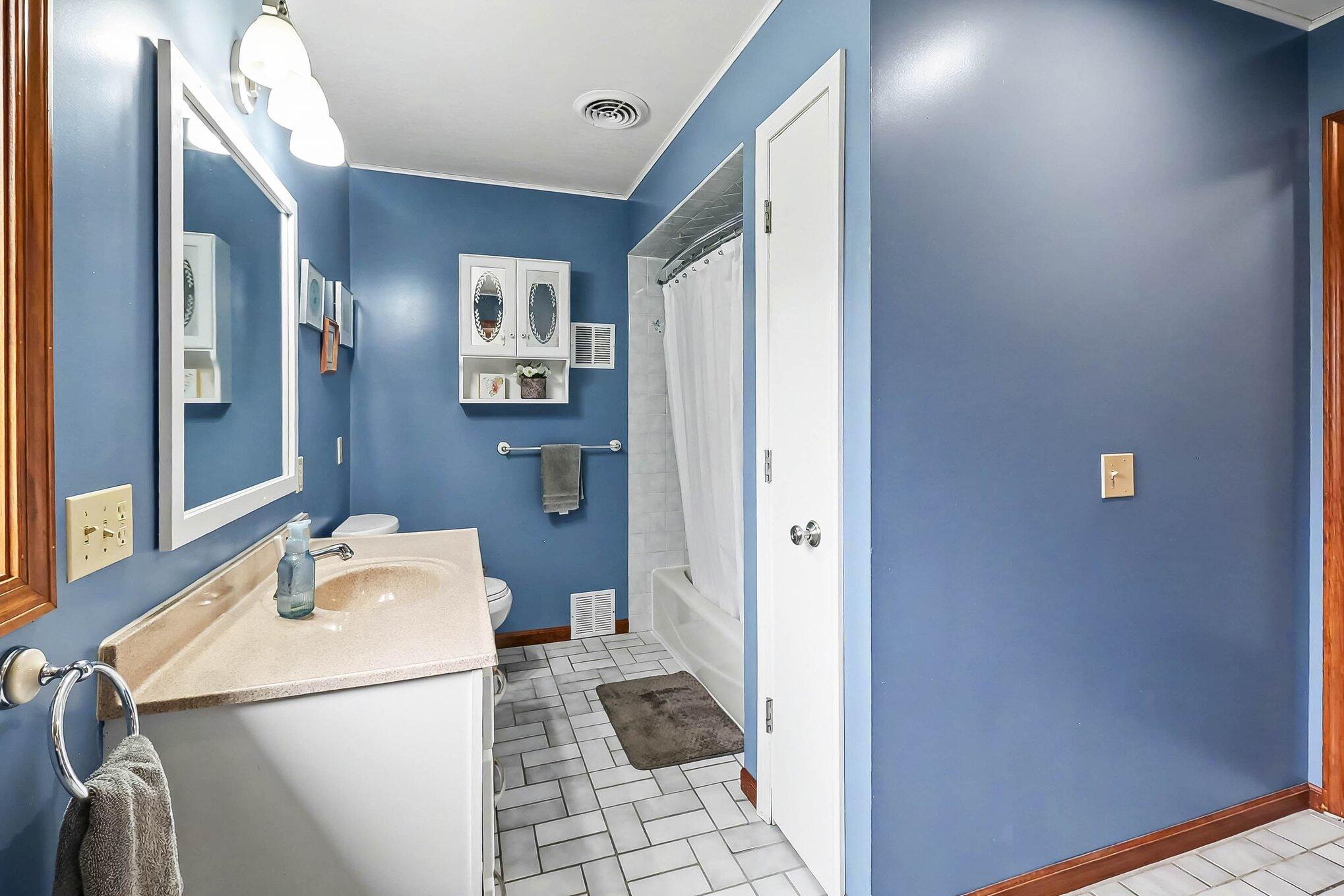 1726 West Chilberg Road Scottville, MI 49454 - Photo 14 of 33 Primary Bathroom