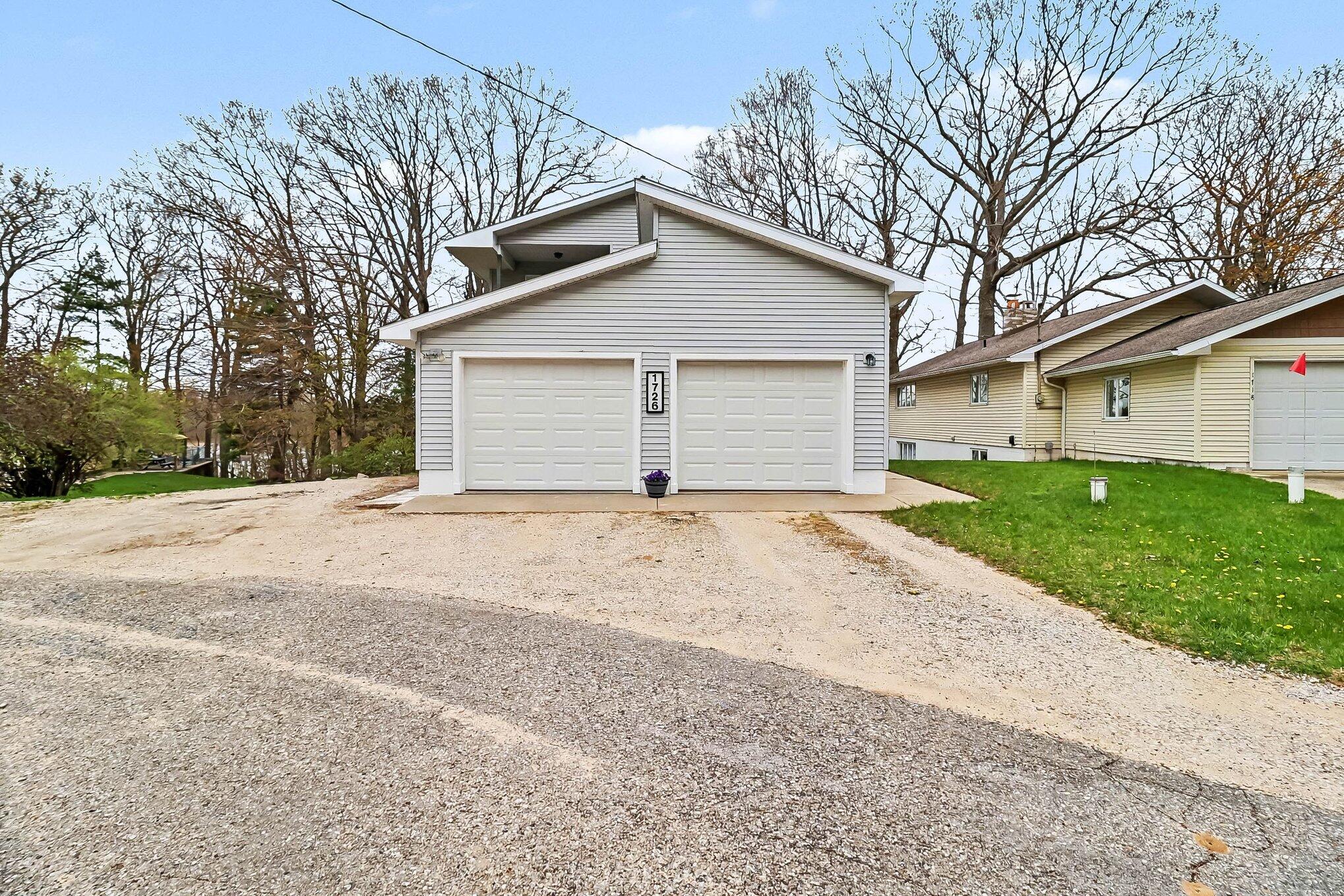 1726 West Chilberg Road Scottville, MI 49454 - Photo 29 of 33 Garage