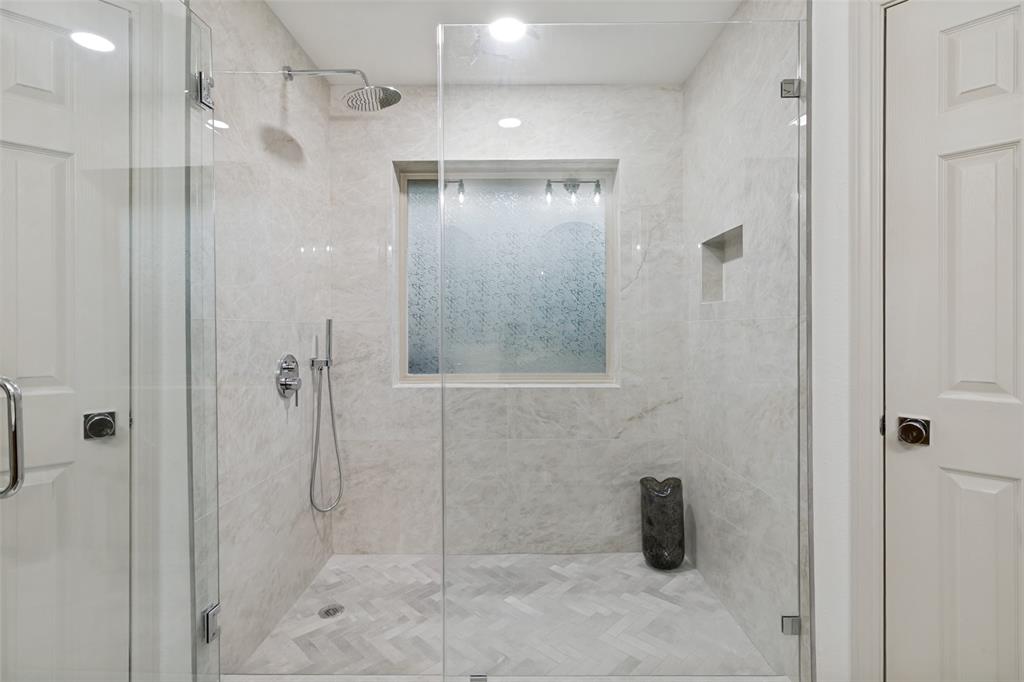 2607 Timberleaf Circle Carrollton, TX 75006 - Photo 12 of 34 Oversized Custom shower