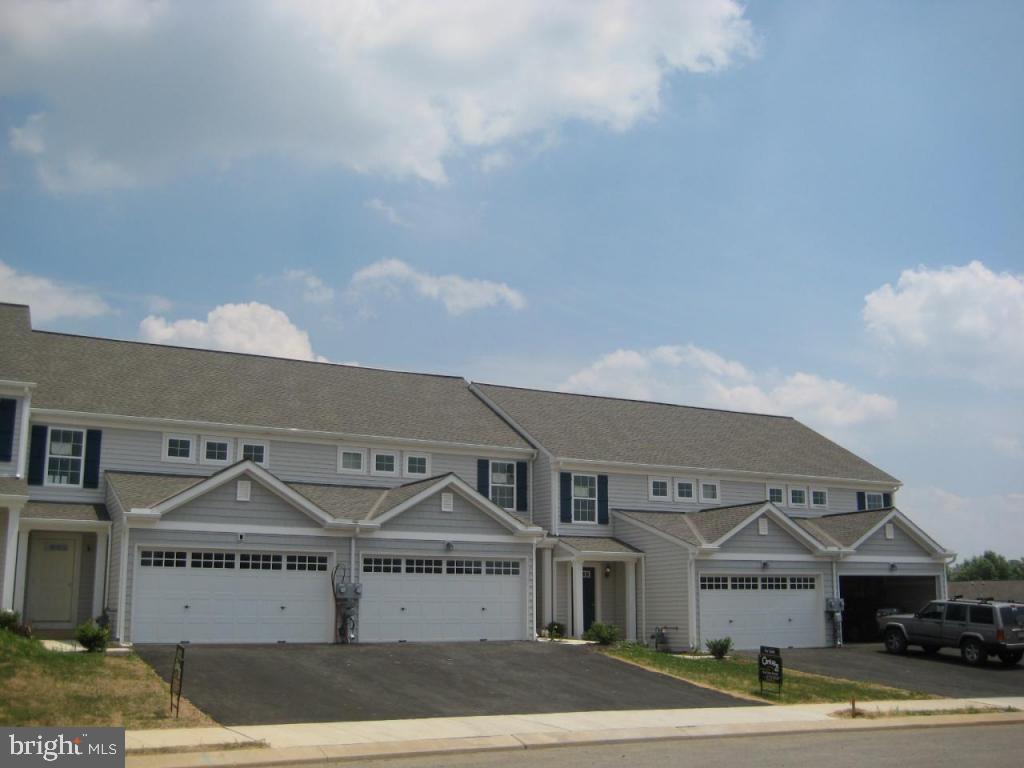 592 Fox Ridge Lane, Unit 22 Lebanon, PA 17042 - Photo 1 of 2 Gallery Image 1