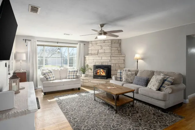 $425,000 | 5443 East Saginaw Way, Fresno, CA 93727