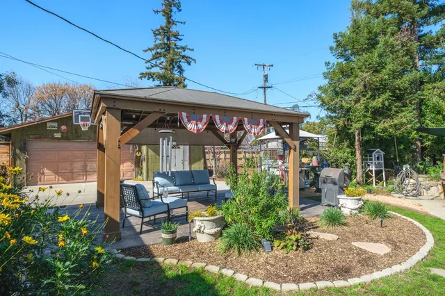 $425,000 | 5443 East Saginaw Way, Fresno, CA 93727