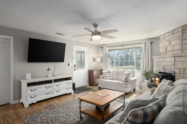 $425,000 | 5443 East Saginaw Way, Fresno, CA 93727