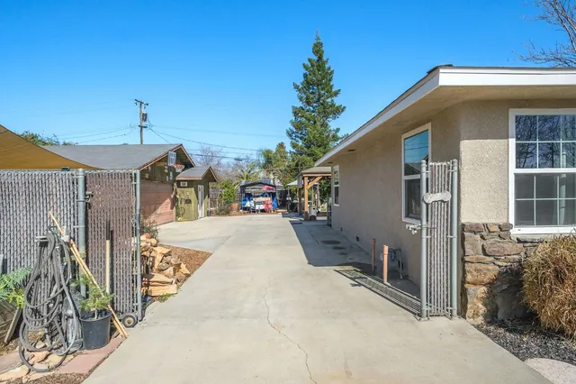 $425,000 | 5443 East Saginaw Way, Fresno, CA 93727