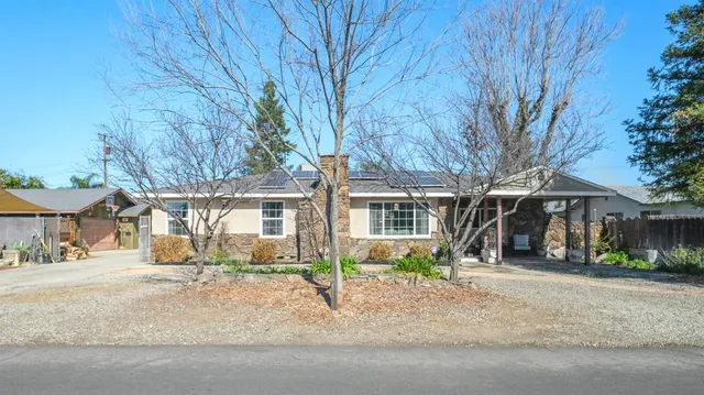 $425,000 | 5443 East Saginaw Way, Fresno, CA 93727