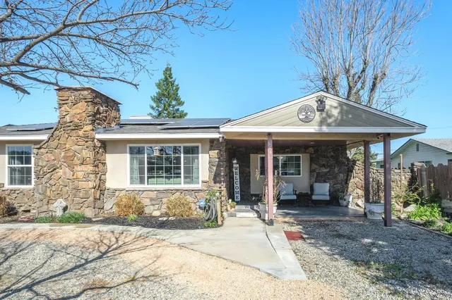 $425,000 | 5443 East Saginaw Way, Fresno, CA 93727