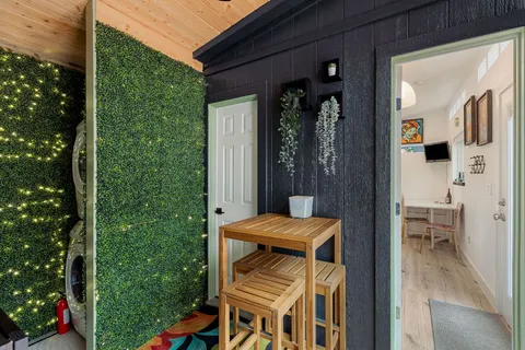 $819,000 | 2006 Matthews Lane, Austin, TX 78745