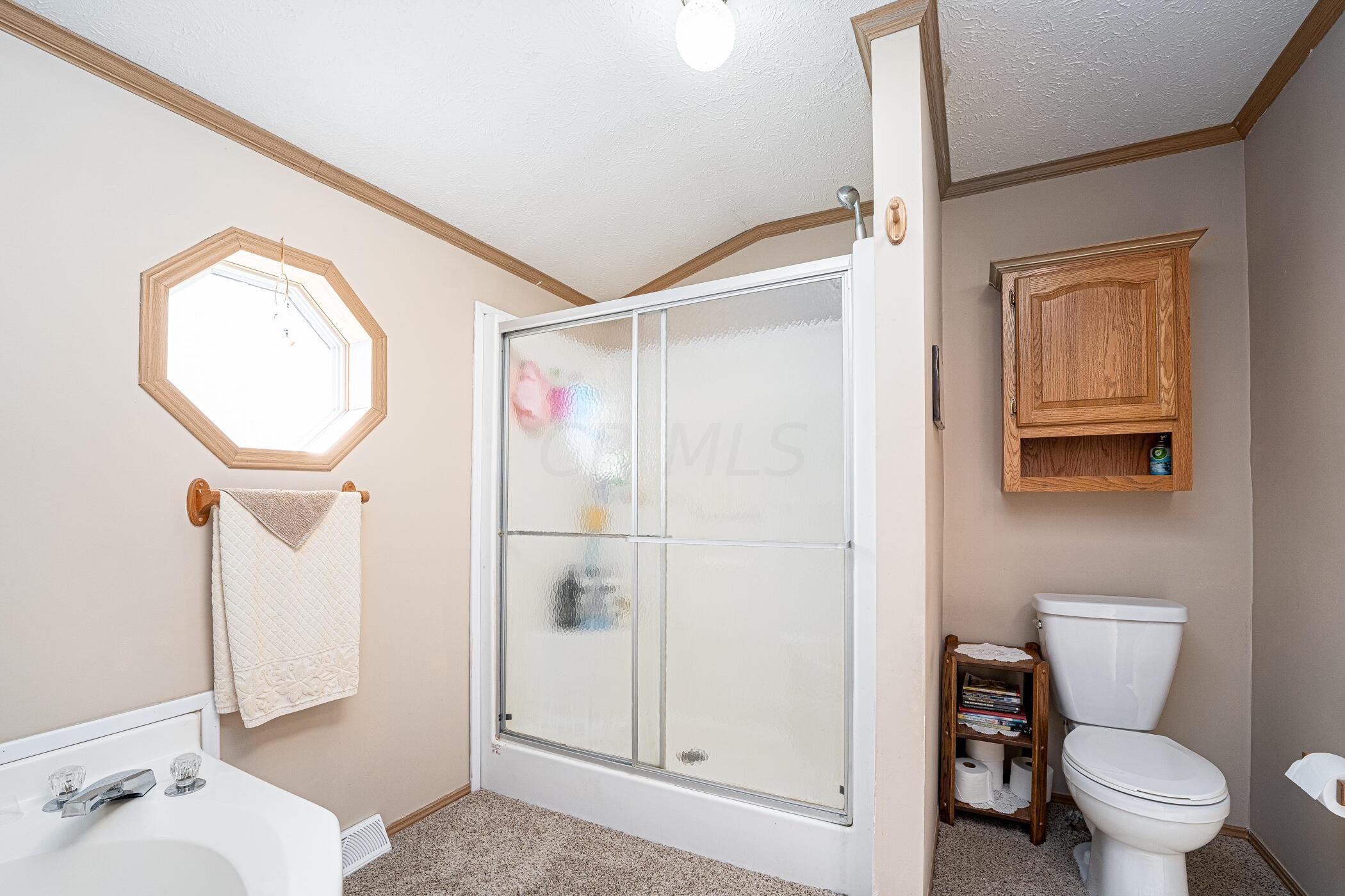 15913 Rocky Fork Road Logan, OH 43138 - Photo 36 of 47 Primary en suite