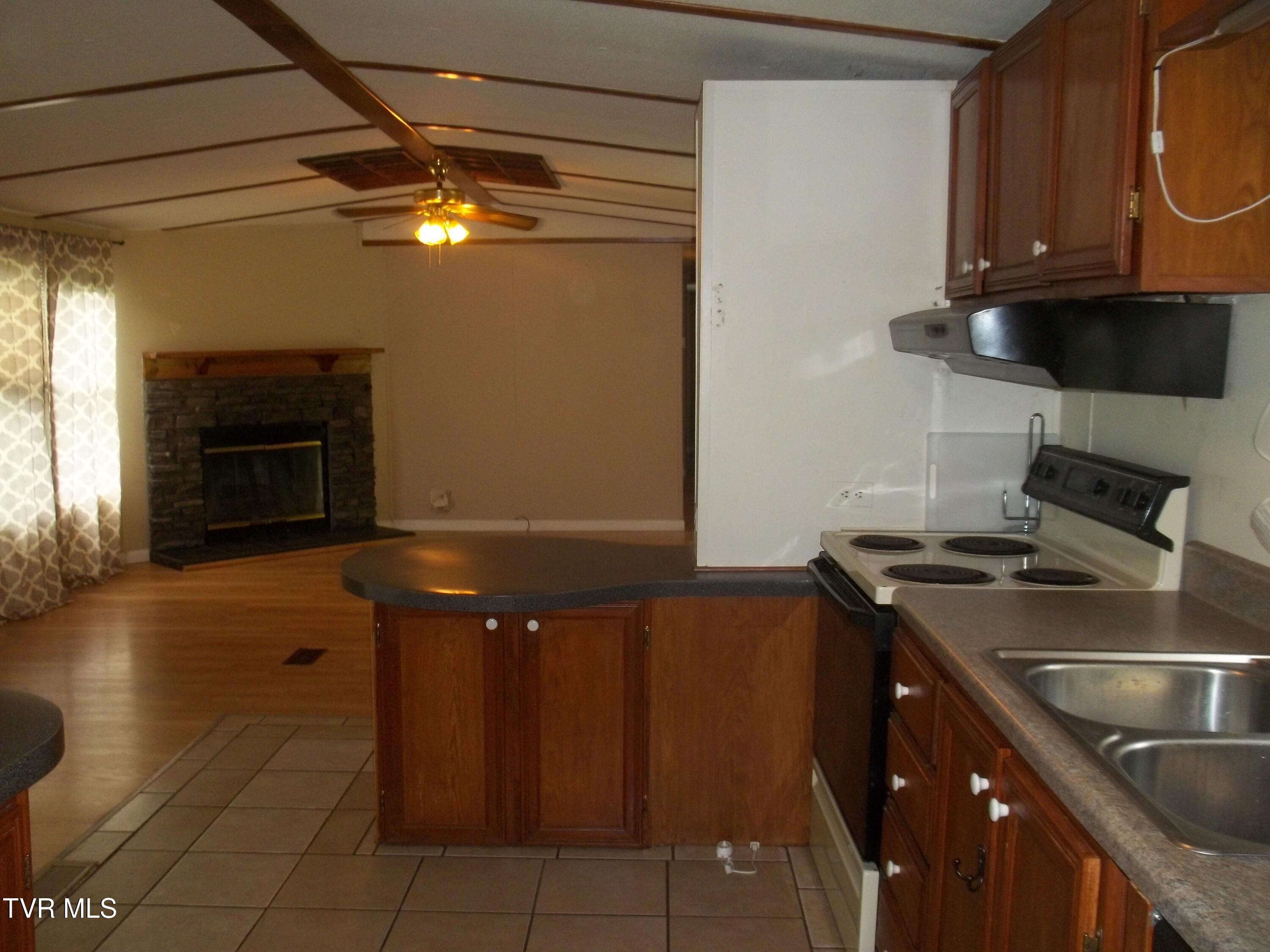 1284 Powder Branch Road Johnson City, TN 37601 - Photo 12 of 34 100_1555 - Copy (2)