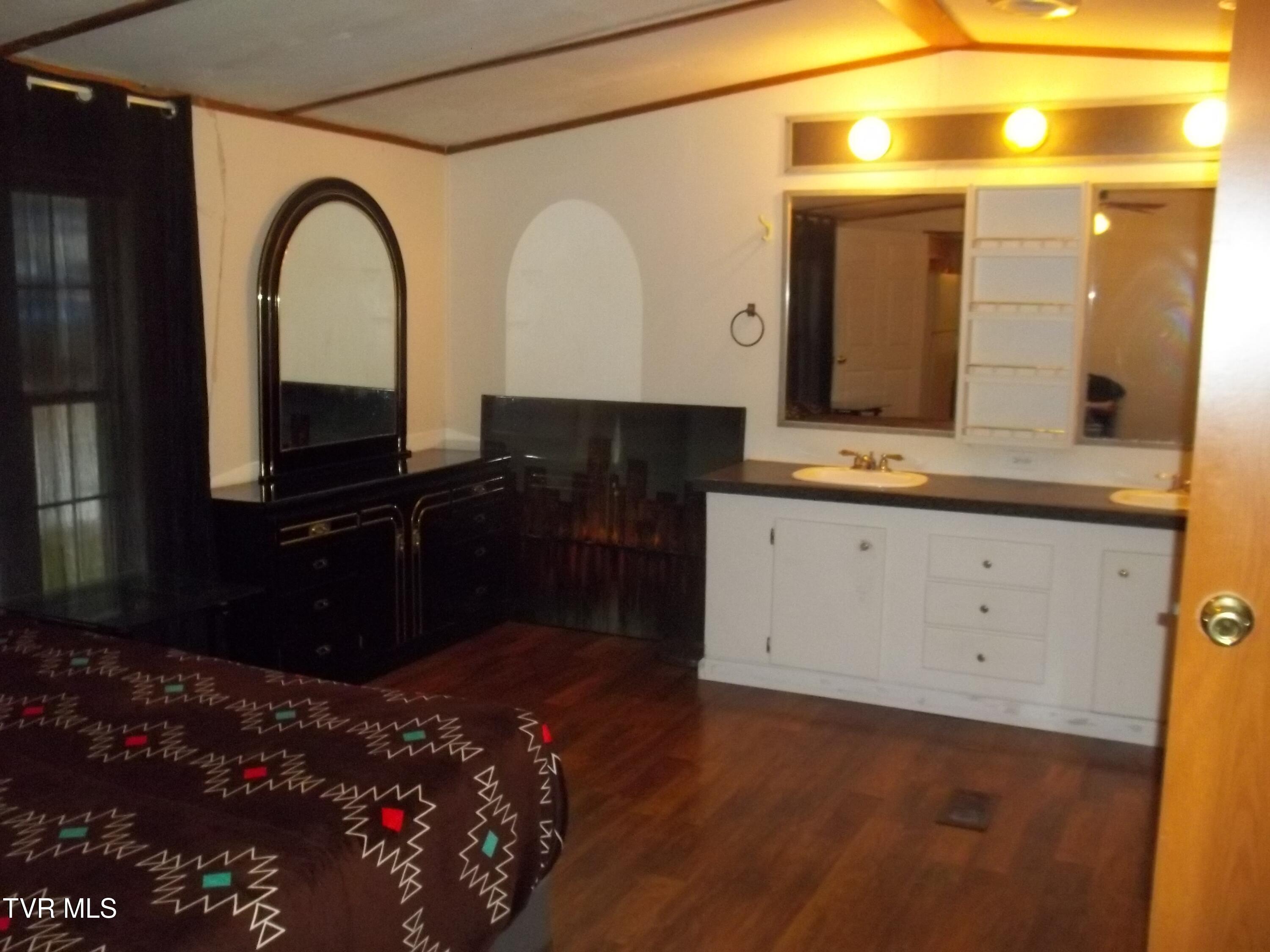 1284 Powder Branch Road Johnson City, TN 37601 - Photo 17 of 34 100_1549