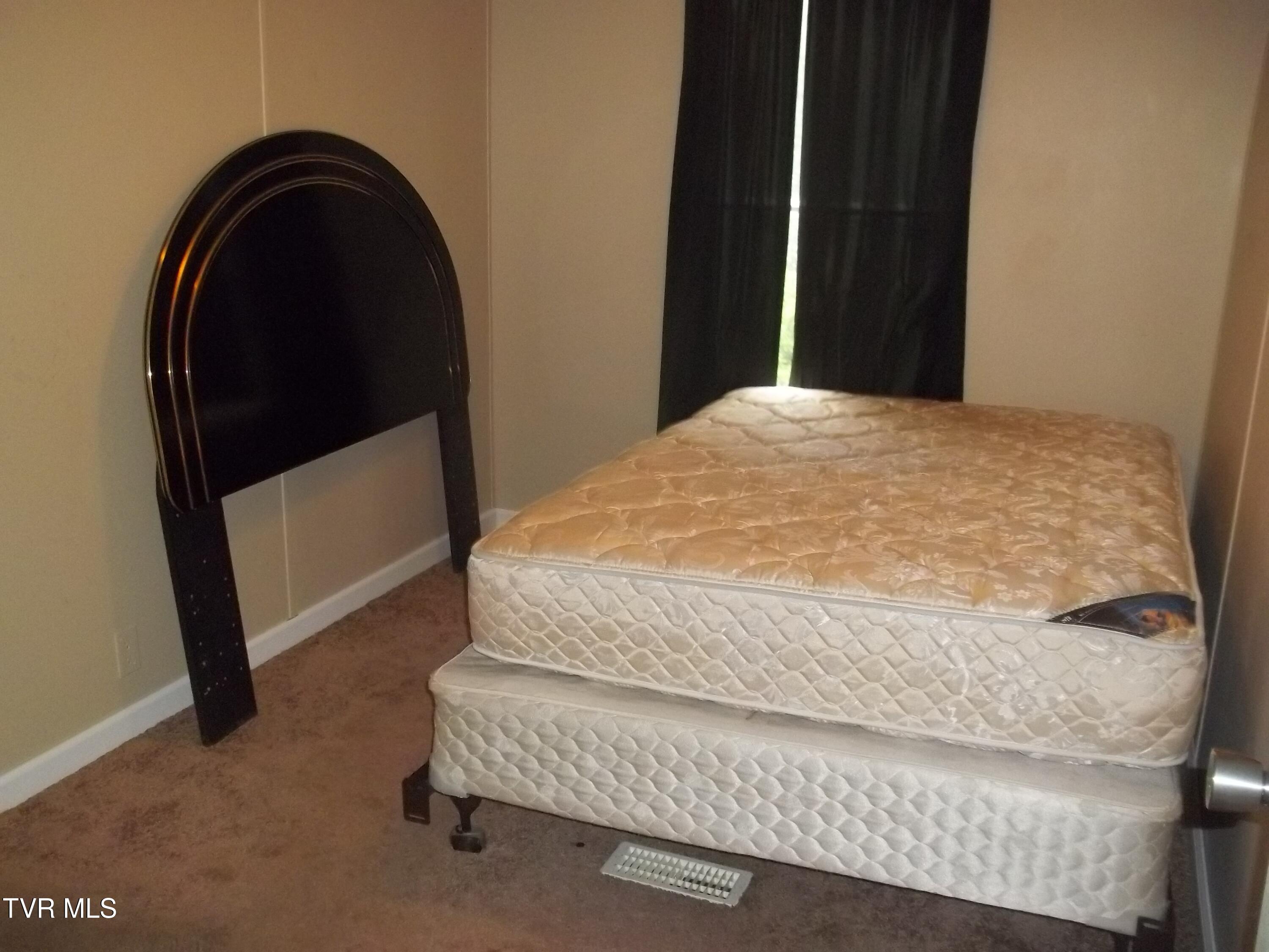 1284 Powder Branch Road Johnson City, TN 37601 - Photo 23 of 34 100_1560