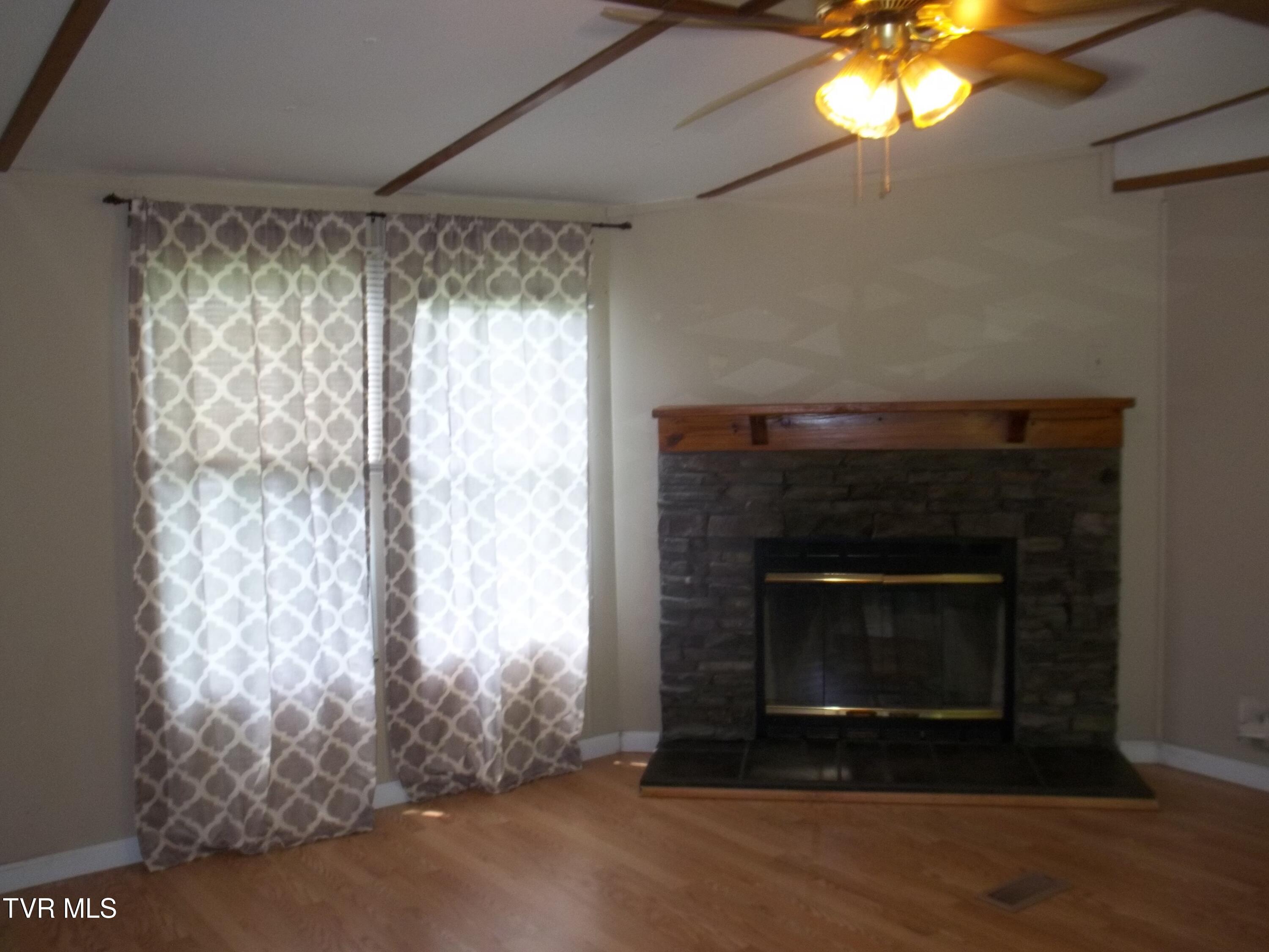 1284 Powder Branch Road Johnson City, TN 37601 - Photo 9 of 34 100_1543