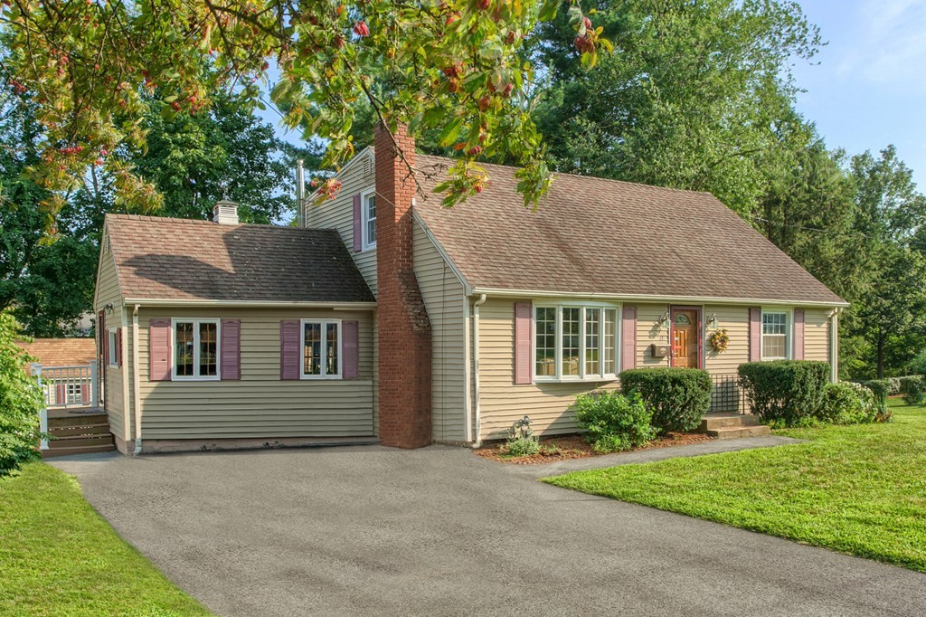 11 Gregory Road Chelmsford, MA 01824 - Photo 1 of 30
