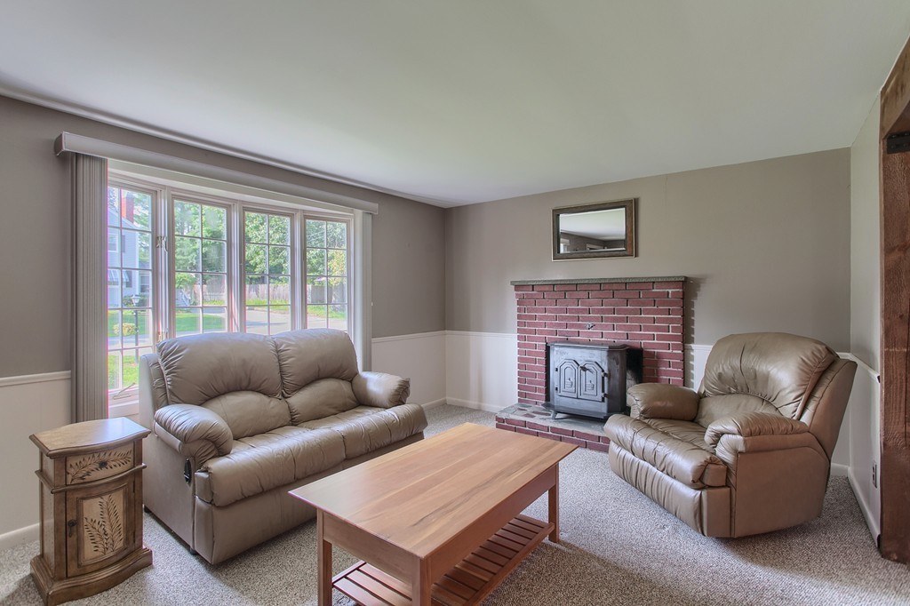 11 Gregory Road Chelmsford, MA 01824 - Photo 4 of 30