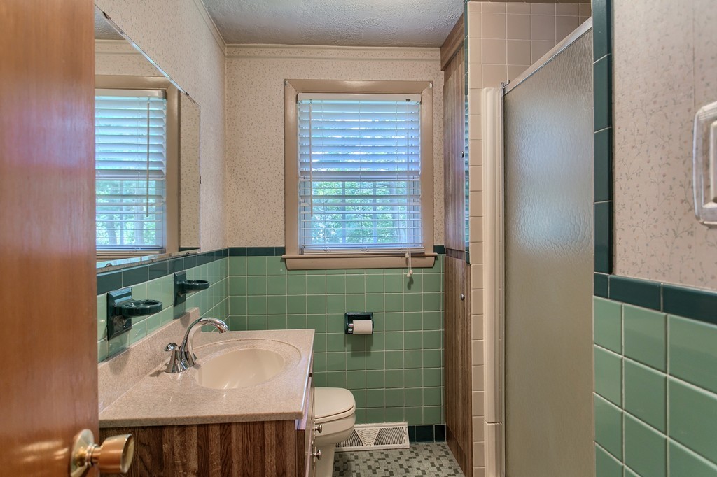11 Gregory Road Chelmsford, MA 01824 - Photo 8 of 30