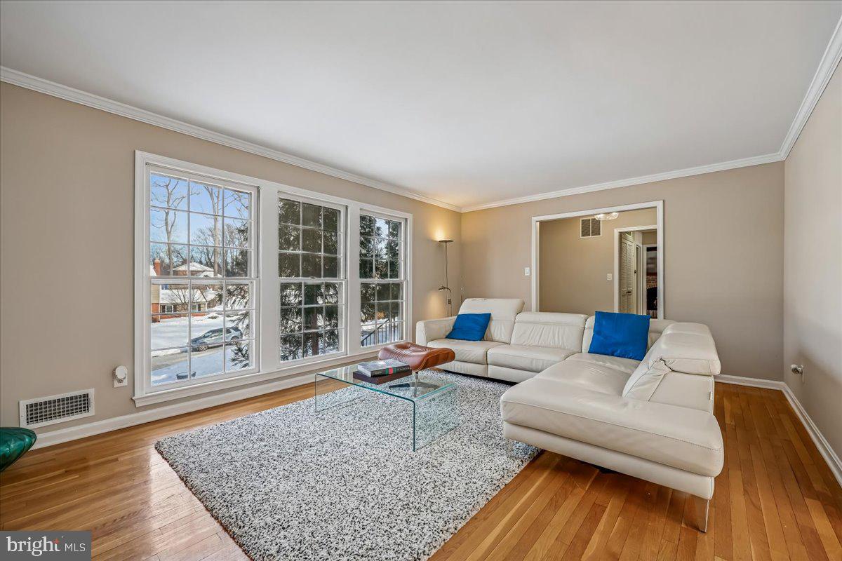 13120 Brandon Way Road Gaithersburg, MD 20878 - Photo 11 of 82 Living room with hardwoods