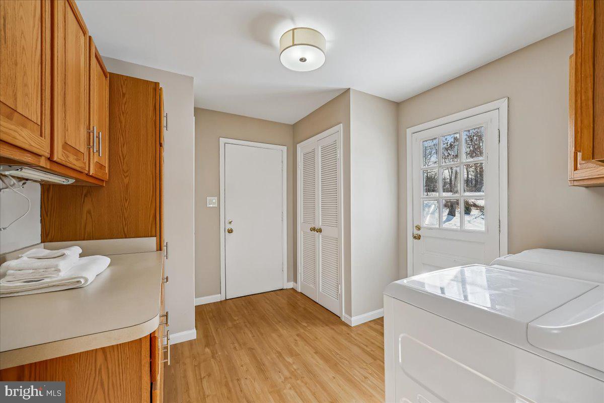 13120 Brandon Way Road Gaithersburg, MD 20878 - Photo 25 of 82 Mudroom/laundry