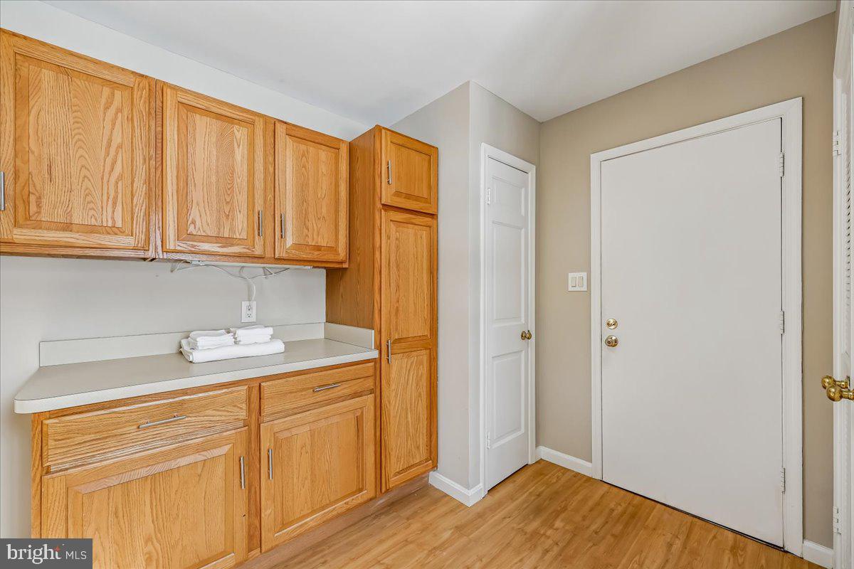 13120 Brandon Way Road Gaithersburg, MD 20878 - Photo 26 of 82 Mudroom/laudry