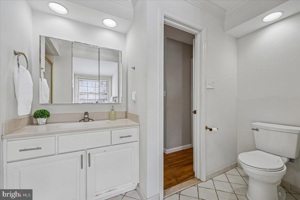 13120 Brandon Way Road Gaithersburg, MD 20878 - Photo 45 of 82 Primary bathroom