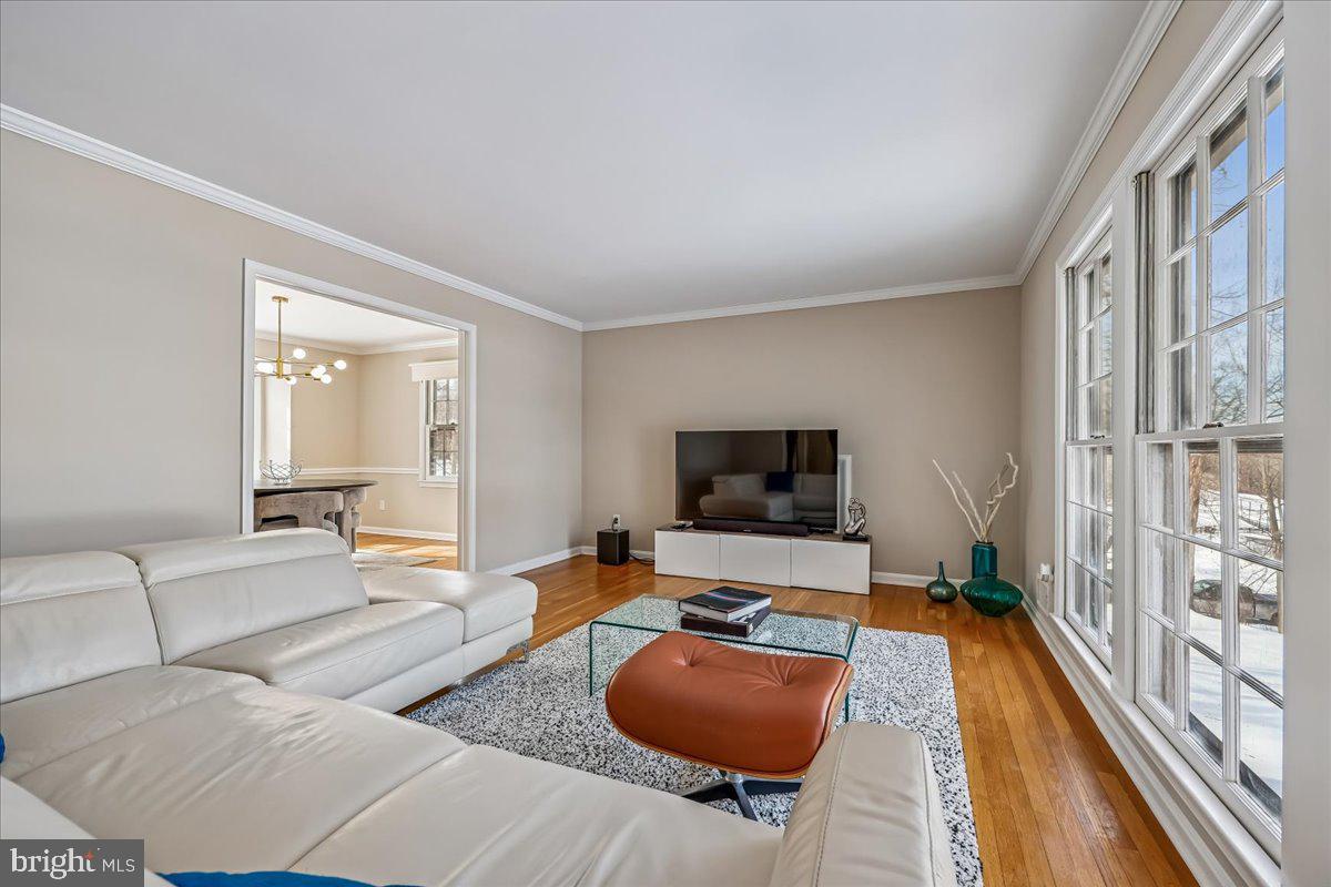 13120 Brandon Way Road Gaithersburg, MD 20878 - Photo 10 of 82 Living room with hardwoods