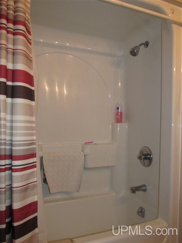 6988 L 5 Escanaba, MI 49829 - Photo 16 of 39