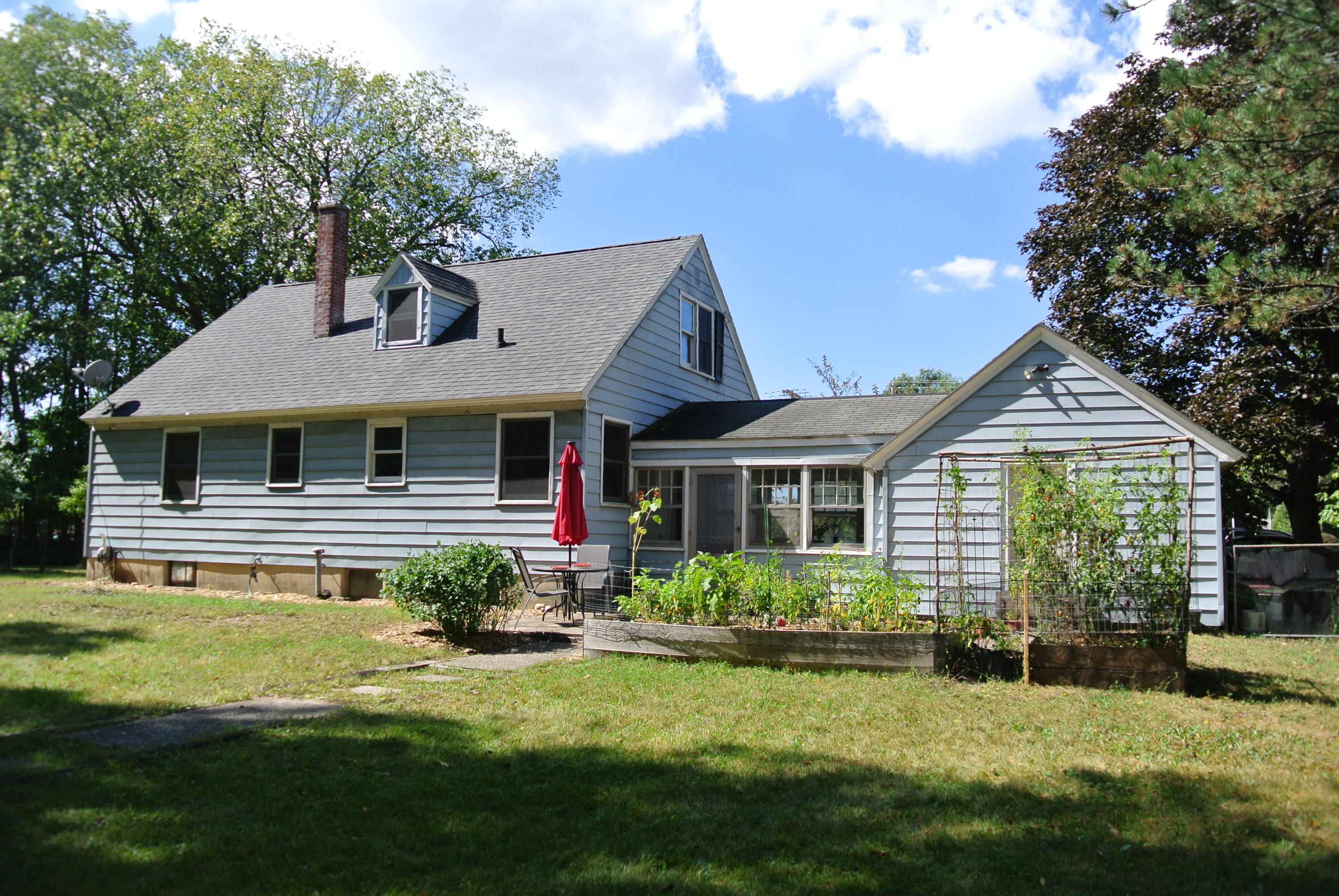 3240 Breton Road Southeast Kentwood, MI 49512 - Photo 2 of 18 DSC_0196