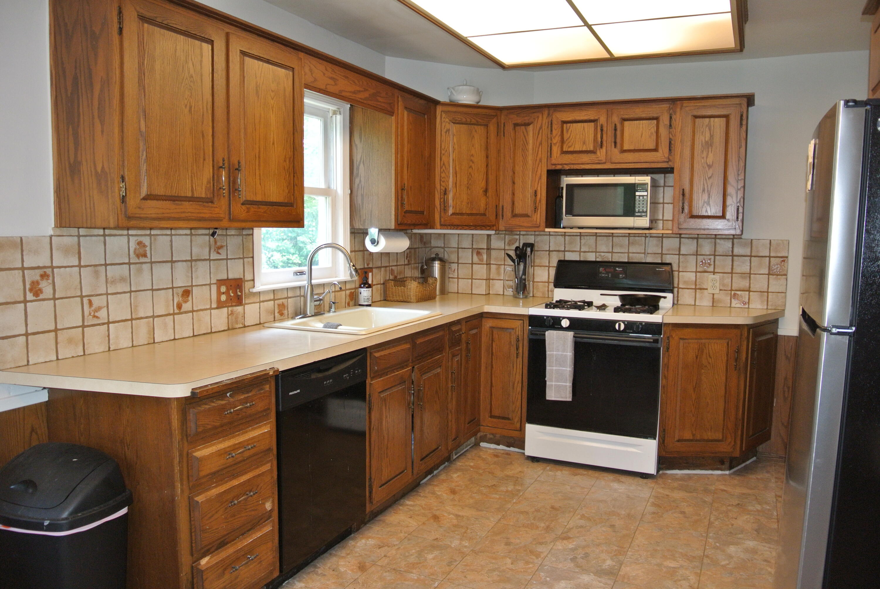 3240 Breton Road Southeast Kentwood, MI 49512 - Photo 5 of 18 DSC_0177
