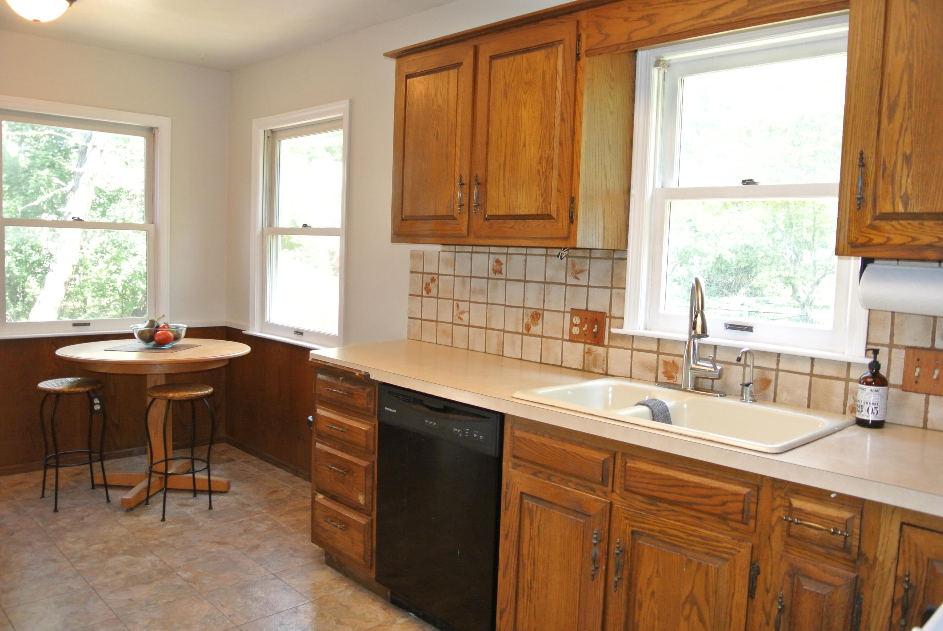 3240 Breton Road Southeast Kentwood, MI 49512 - Photo 6 of 18 DSC_0187