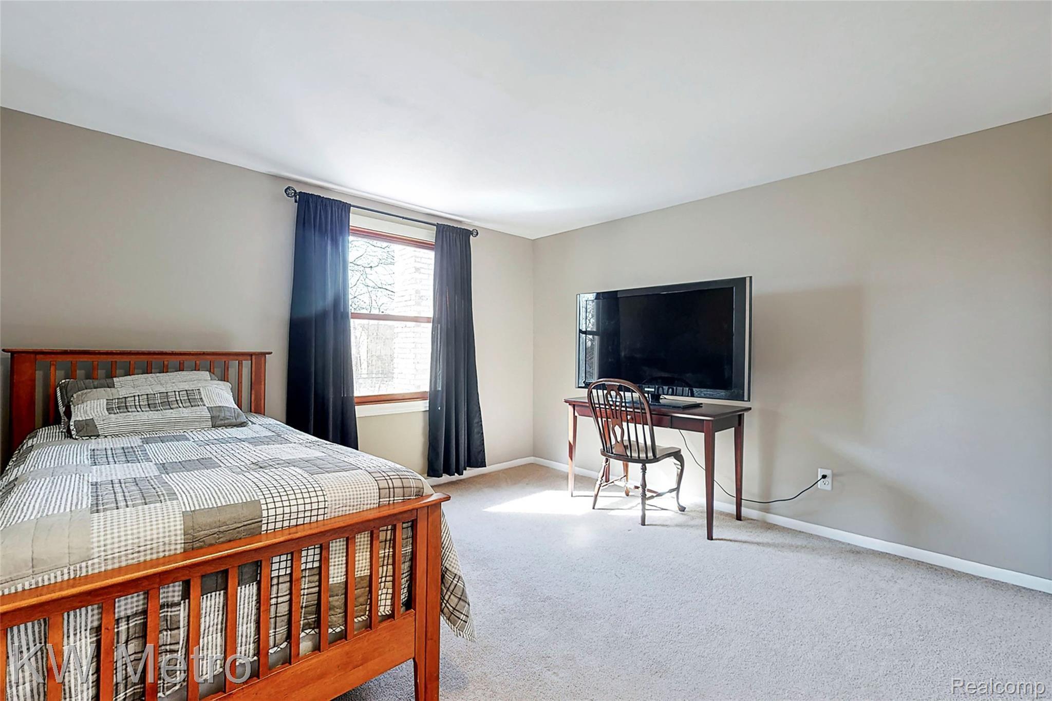 1722 Snowden Circle Rochester, MI 48306 - Photo 27 of 39 1722-Snowden-Circle-03232021_165651.jpg