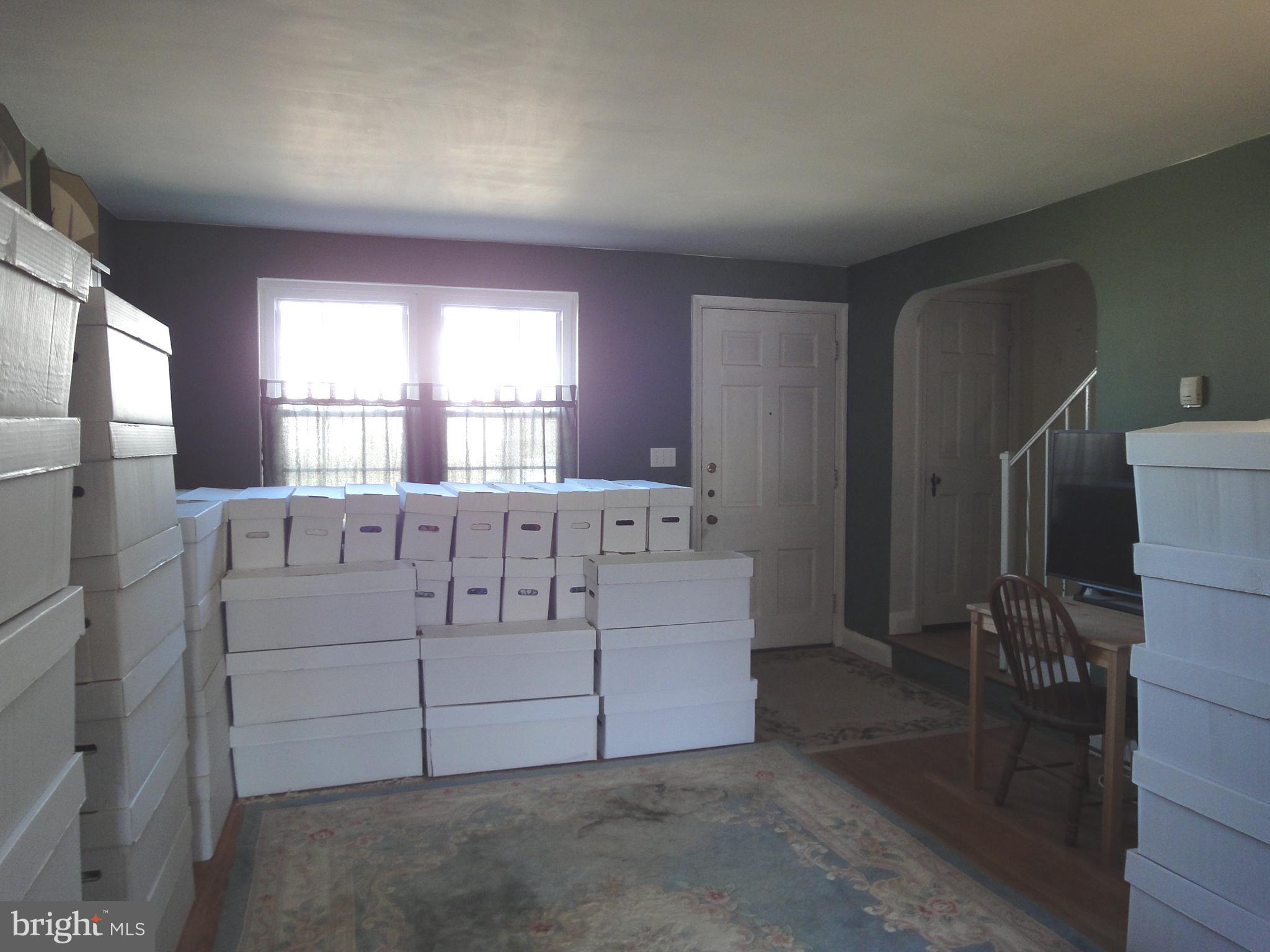 267 Ridge Avenue Towson, MD 21286 - Photo 4 of 12 Living room.