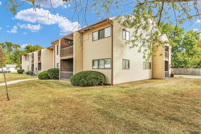a view of a house with a backyard
