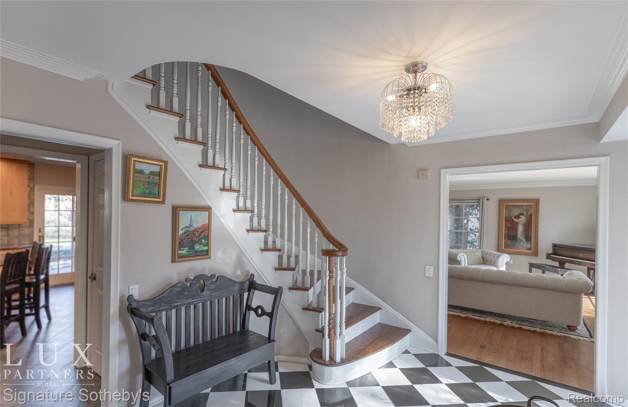 563 Shelden Road Grosse Pointe, MI 48236 - Photo 9 of 25 1 (9 of 26).jpg