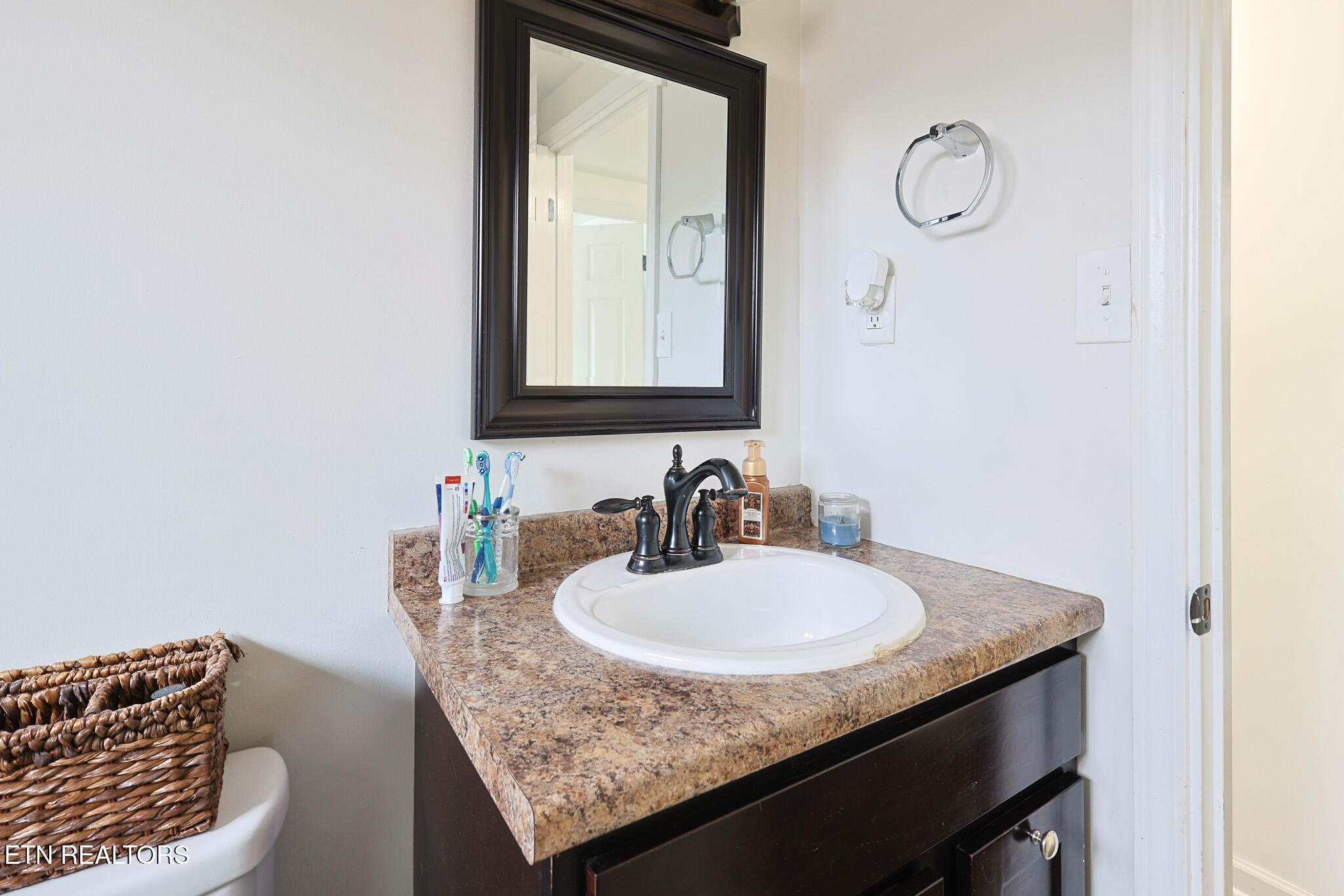 1104 Stony Point Road Knoxville, TN 37914 - Photo 24 of 32 Bath