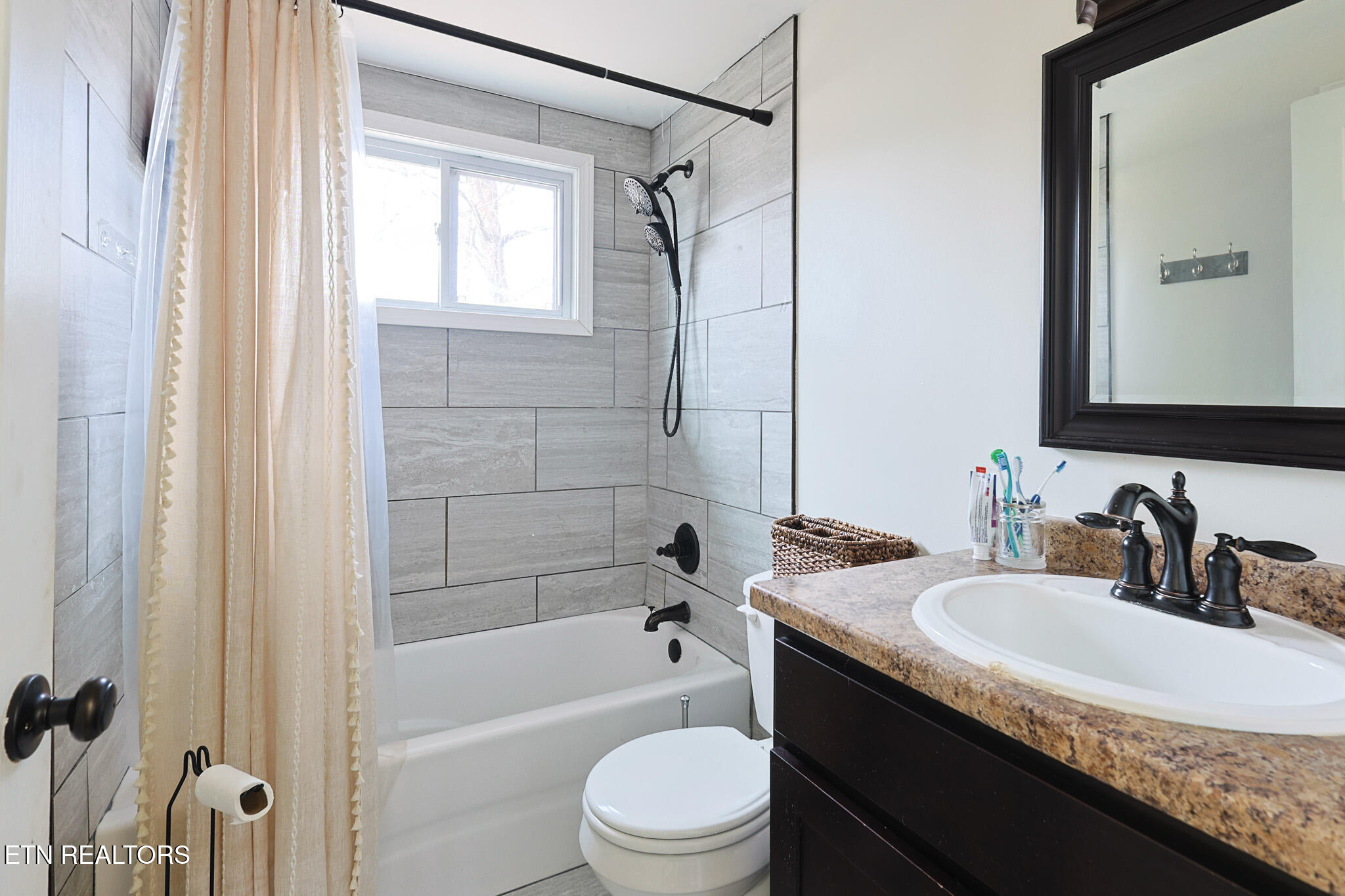 1104 Stony Point Road Knoxville, TN 37914 - Photo 25 of 32 Bath