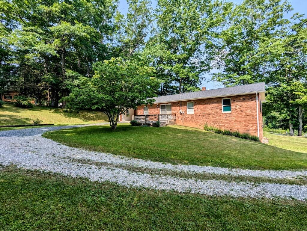 1518 Penn Road Northwest Floyd, VA 24091 - Photo 26 of 27 a front view of a house with garden