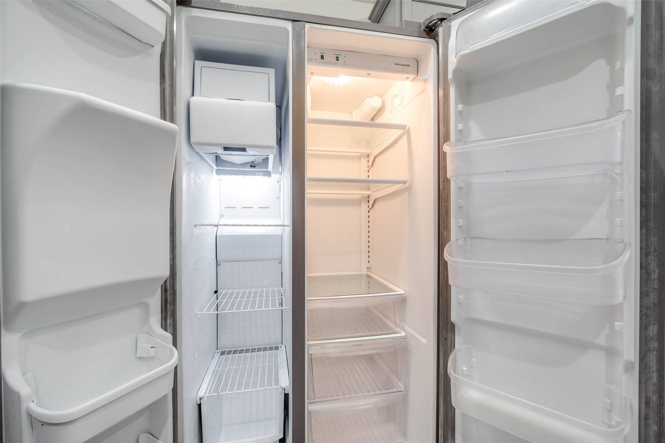 24239 Gold Cheyenne Way Katy, TX 77493 - Photo 21 of 38 a bathroom with a tub and shower