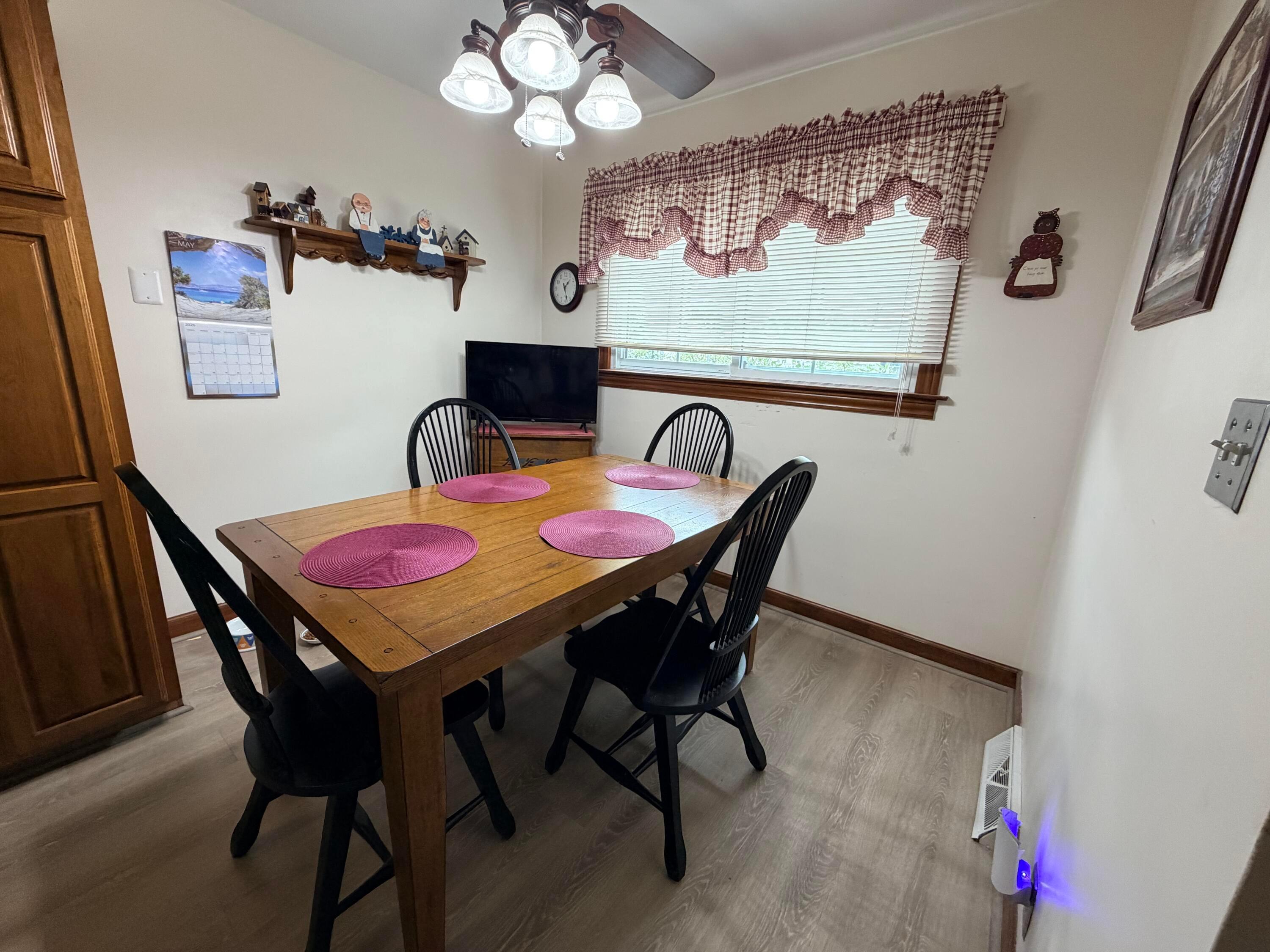 730 St Margaret Road Chillicothe, OH 45601 - Photo 17 of 31 Kitchen eating area