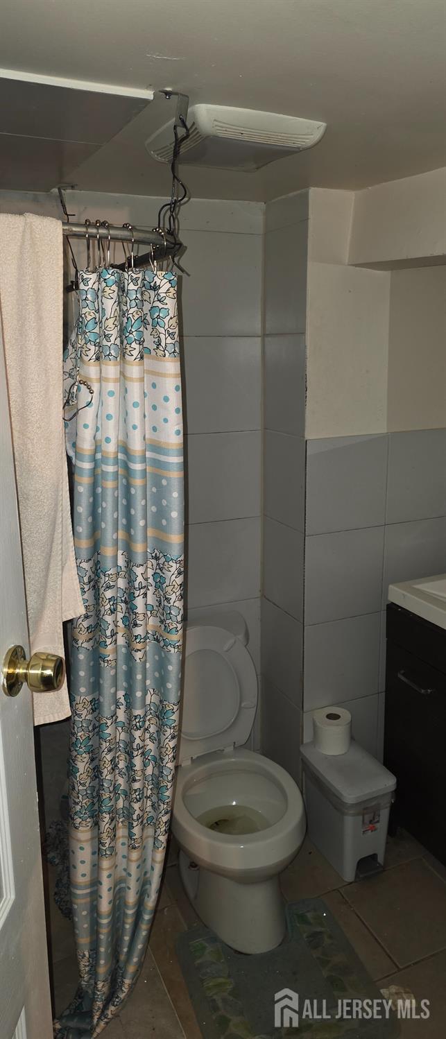 136 Smith Street Elizabeth, NJ 07201 - Photo 23 of 36 a bathroom with a toilet and shower