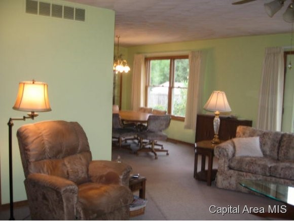 2409 Glencoe Drive Springfield, IL 62704 - Photo 4 of 18