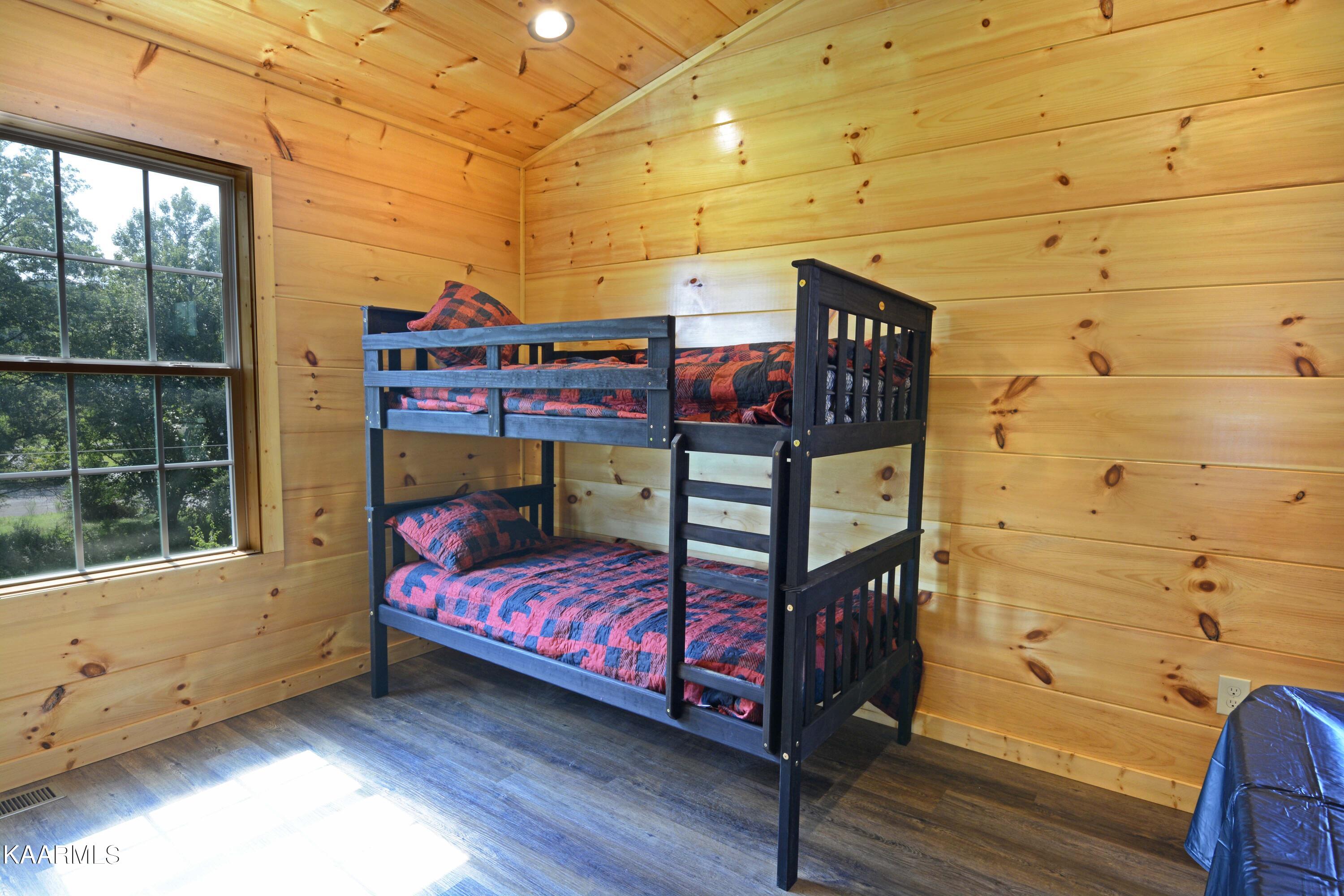 222 Caton Road Sevierville, TN 37862 - Photo 16 of 24 Bunk Beds
