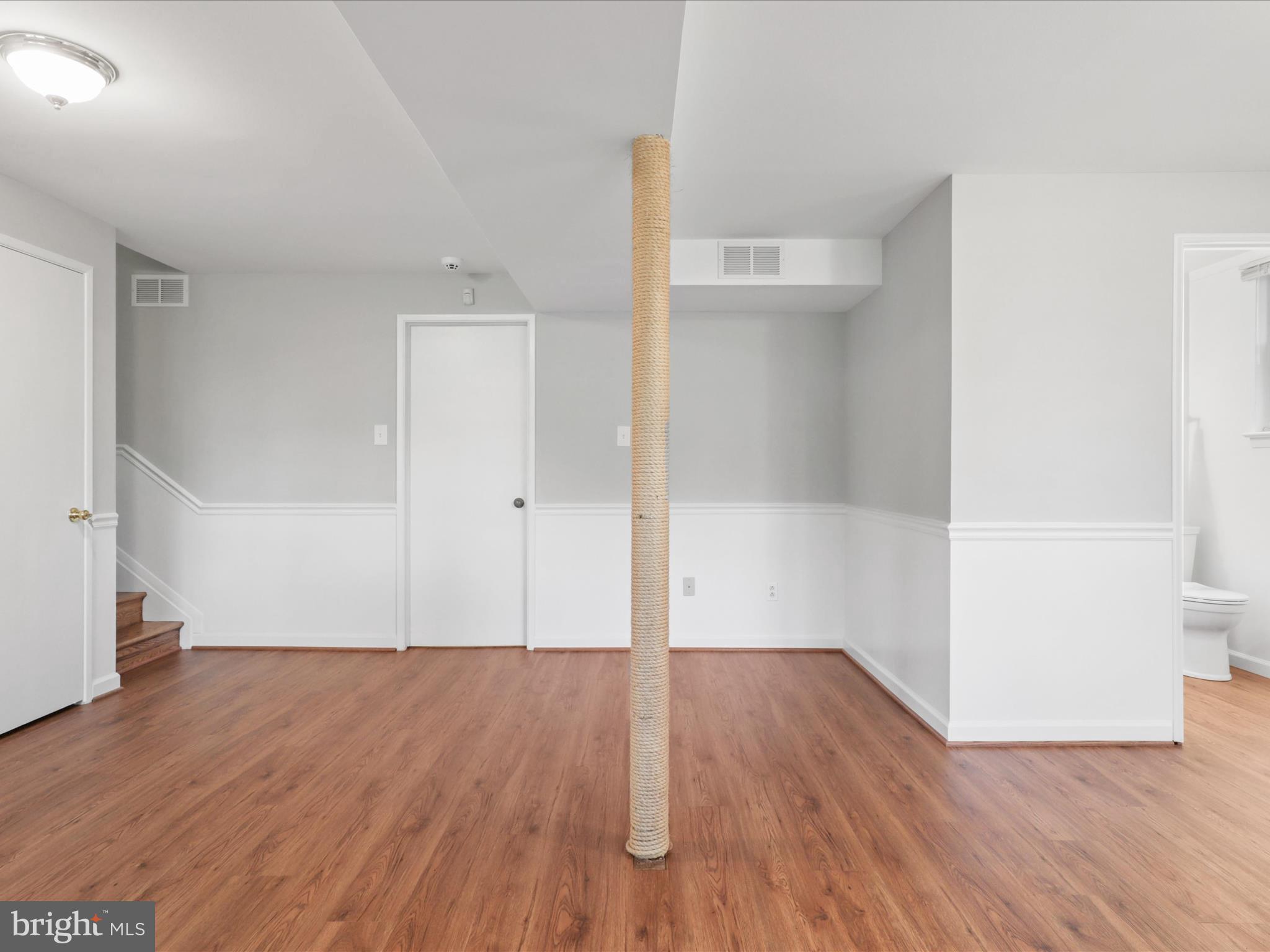 7902 Ellet Road Springfield, VA 22151 - Photo 27 of 43 Oodles of Natrual Light
