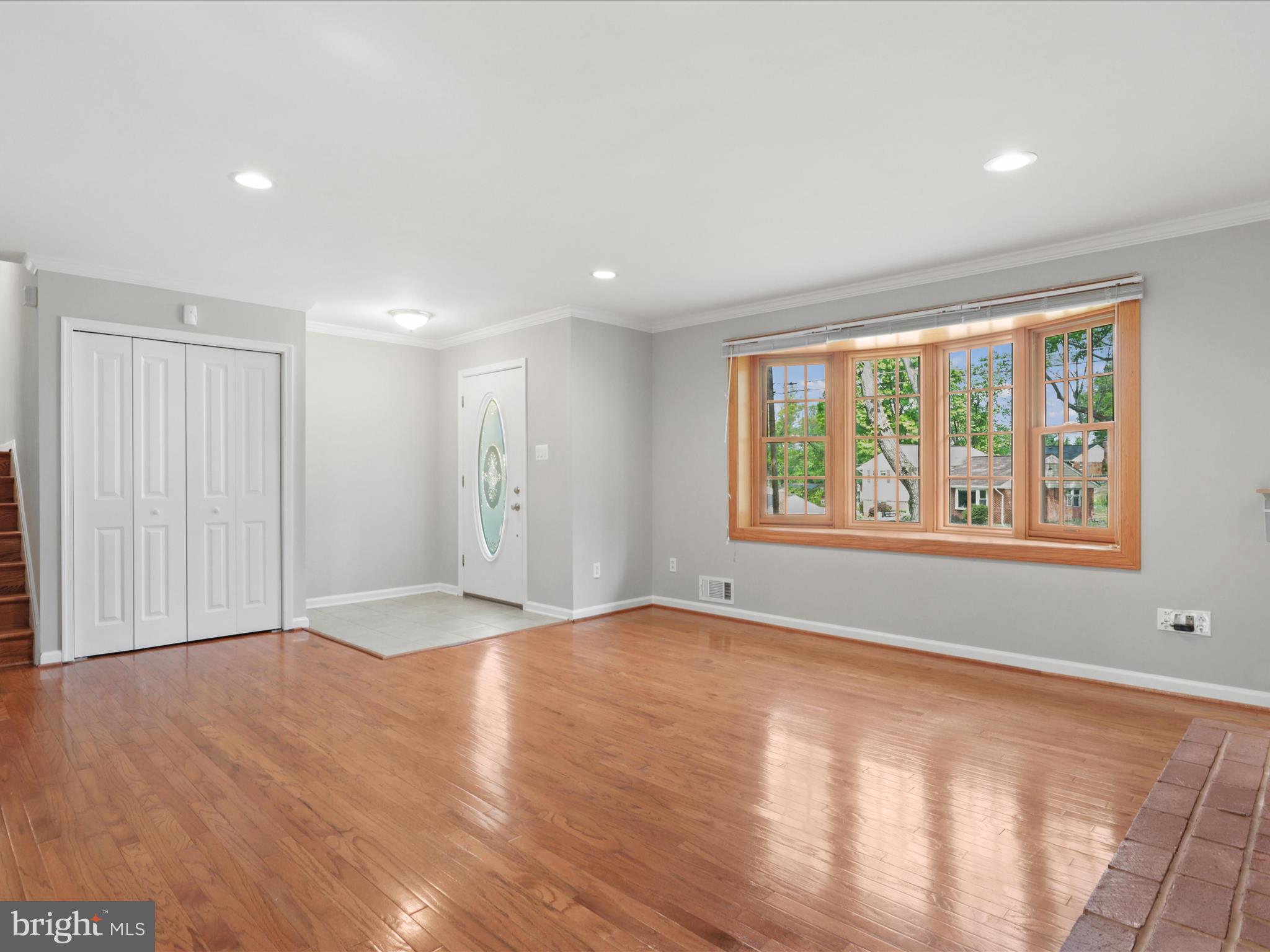 7902 Ellet Road Springfield, VA 22151 - Photo 4 of 43 Foyer and Living Room