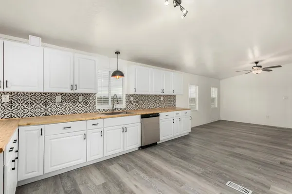 $1,750 | 19305 Black Rock Trail, Florence, AZ 85132