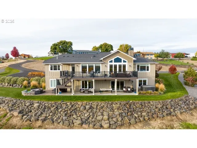 a view of a house with backyard and sitting area
