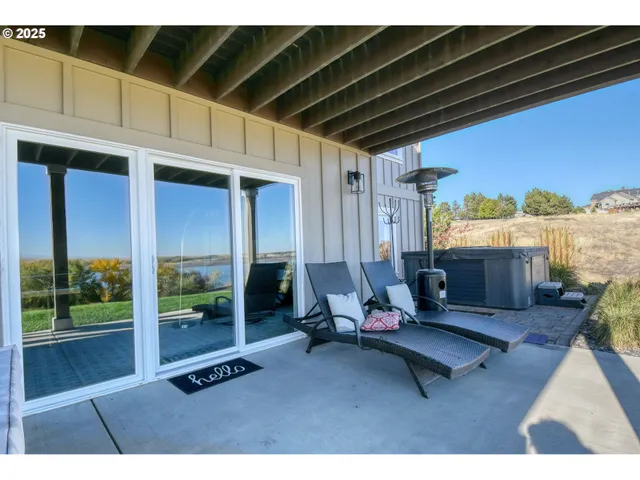 a view of outdoor space yard and patio