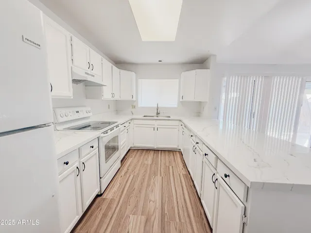 $2,250 | 7027 West Cherry Hills Drive, Peoria, AZ 85345