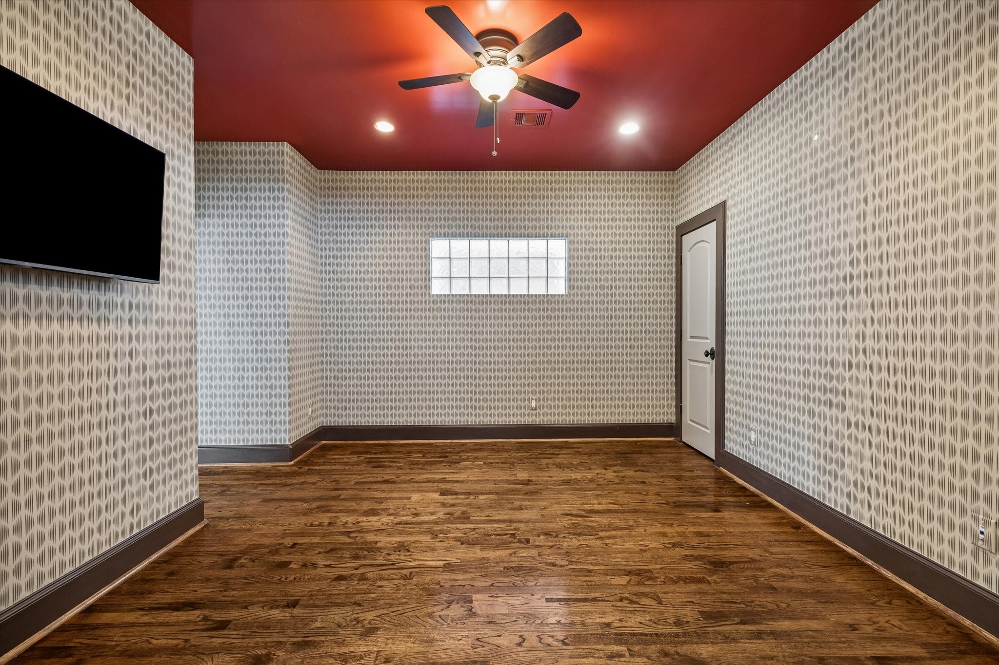 4517 Rose Street Houston, TX 77007 - Photo 29 of 34 Sophisticated secondary bedroom, with custom Kravitz wallpaper and beautifully shellacked ceiling