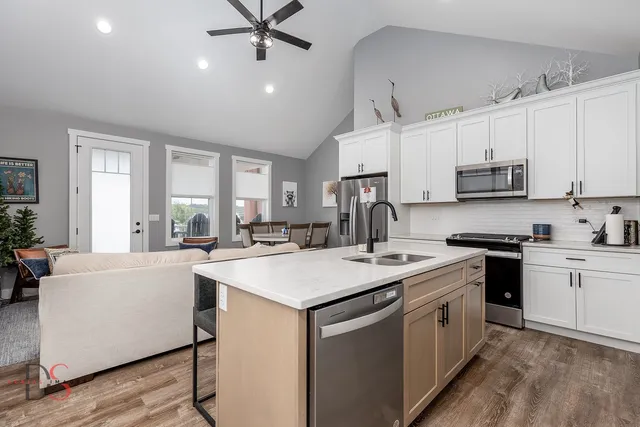 $469,000 | 100 Great Loop E Drive, Unit 40, Ottawa, IL 61350