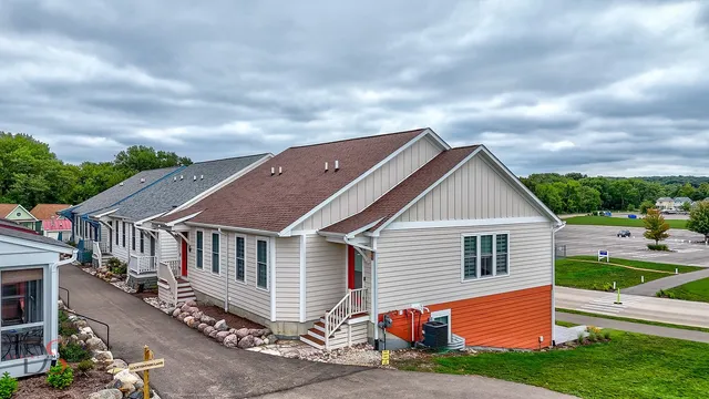 $469,000 | 100 Great Loop E Drive, Unit 40, Ottawa, IL 61350