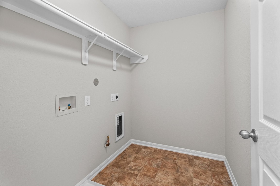 23502 Breckenridge Dale Lane Spring, TX 77373 - Photo 19 of 24 a view of bathroom